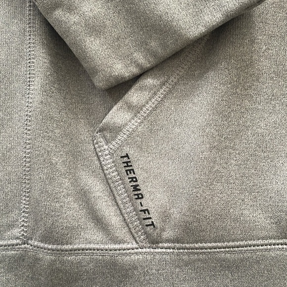 Like new gray NIKE thermafit hoodie sweatshirt with pocket /pouch size large - Picture 2 of 4